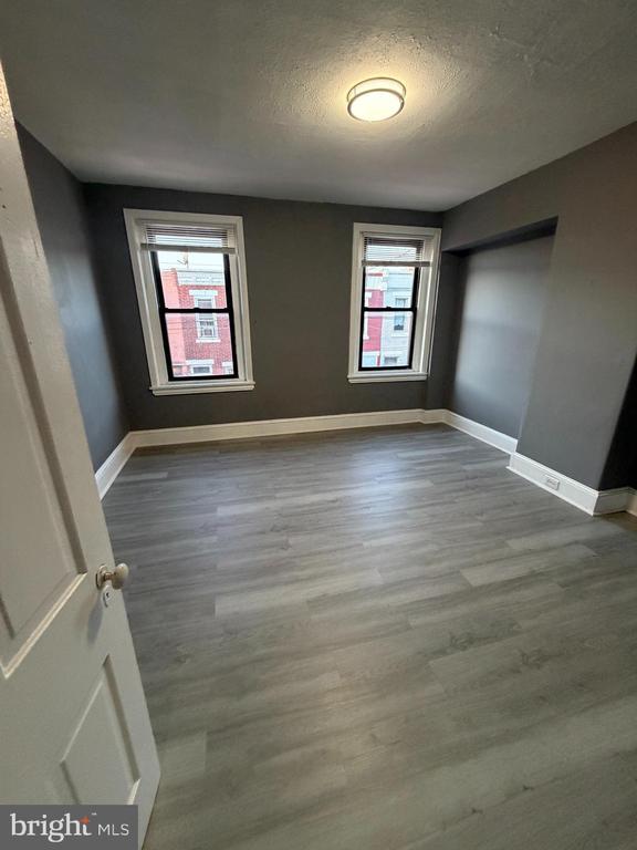 Photo - 1668 Dounton St