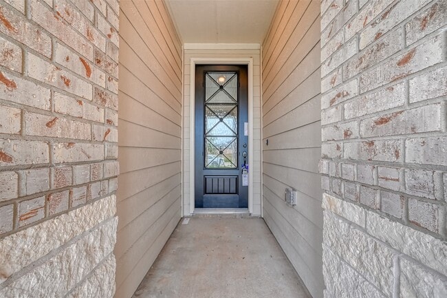Photo - 1308 Tan Gable Ln
