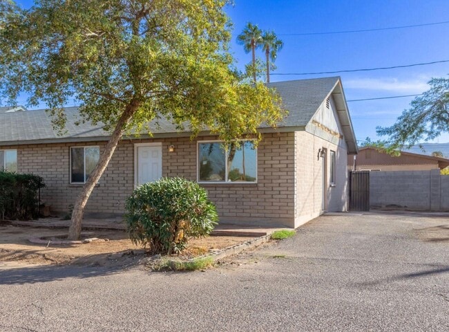 Building Photo - 6417 S 10th St Unit Apt 1