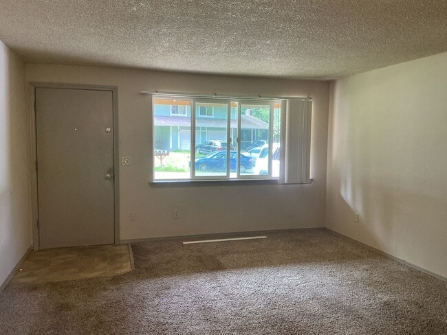 Photo - DUPLEX - 2 BED 1 BATH WITH 1 CAR GARAGE IN CENTRAL PORT ORCHARD! Unidad 2
