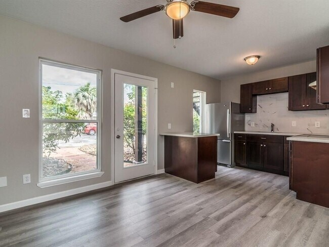 Photo - 1819 Cove Park Dr Unidad 2