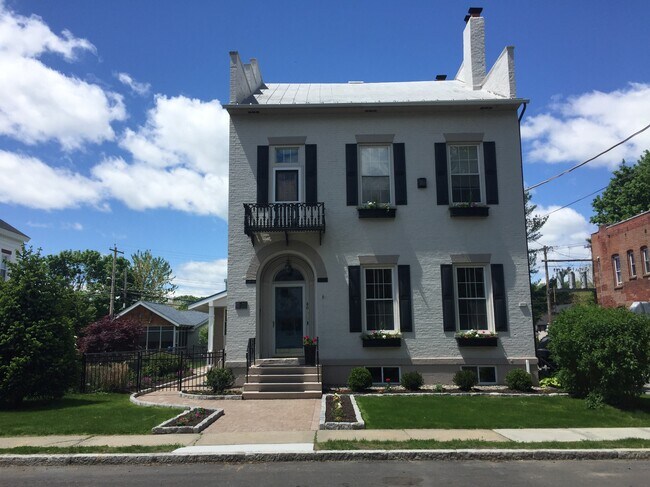 Photo - 80 2nd St Apartments Unit 2
