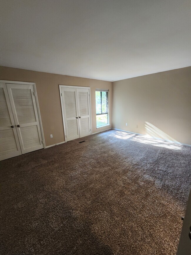 2BR, 2.5 bath- 1,301 sq ft master bedroom