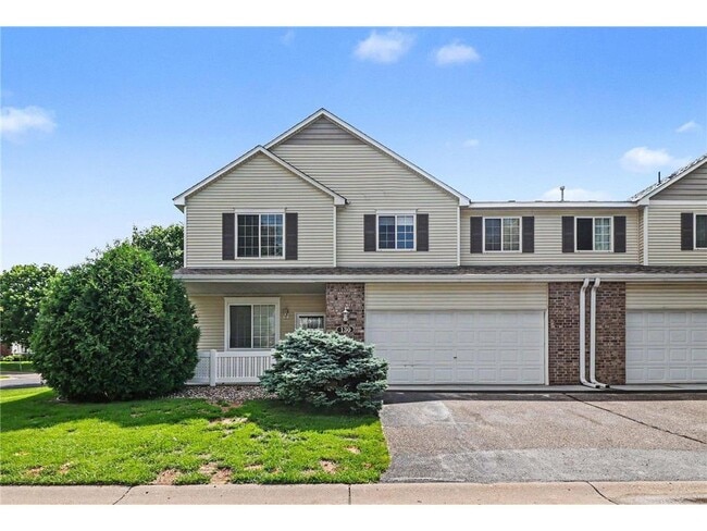 Photo - 130 River Woods Dr W