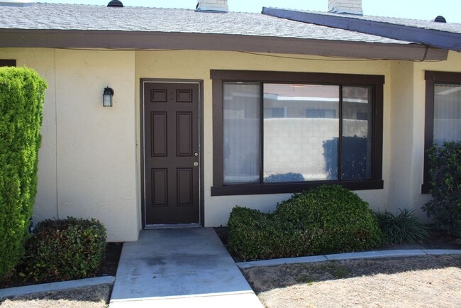 Building Photo - 7608 Stockdale Hwy Unit C