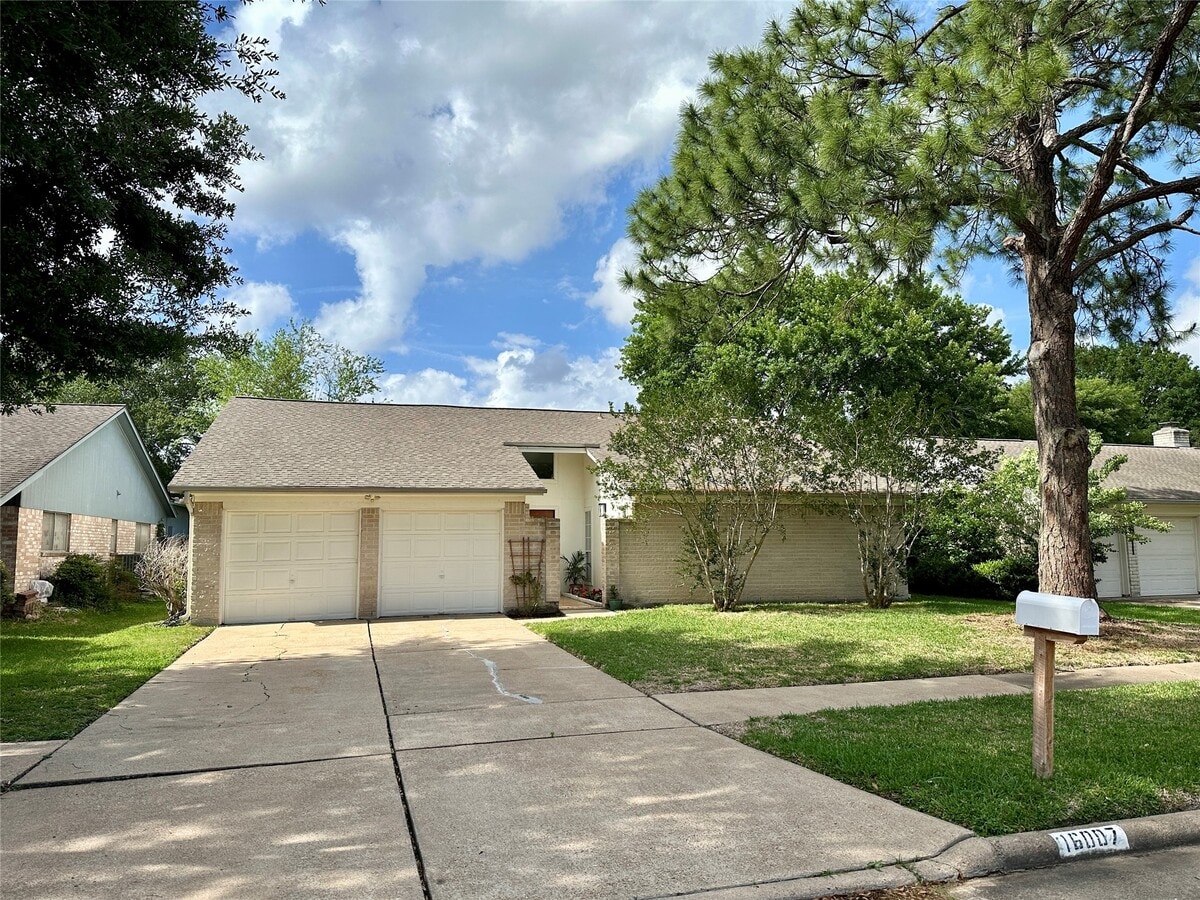 Photo - 16007 Mill Point Dr