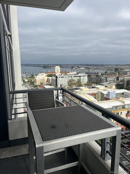 425 W Beech St Unidad 1556