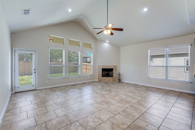 Photo - Nice 3-Bedroom 2-Bathroom Home in Highland...