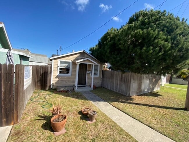 Building Photo - 205 Elmira Ave