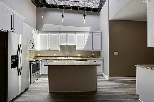 Building Photo - 1026 S State St Unit 2S