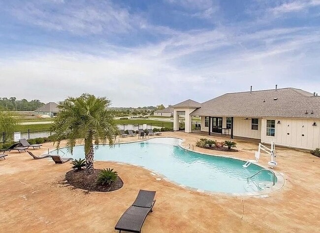 Building Photo - Charming 2-bedroom, 2-bath rental home in Baton Rouge, conveniently located near LSU