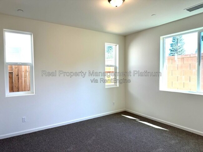 Photo - 1477 Las Rosas Ave