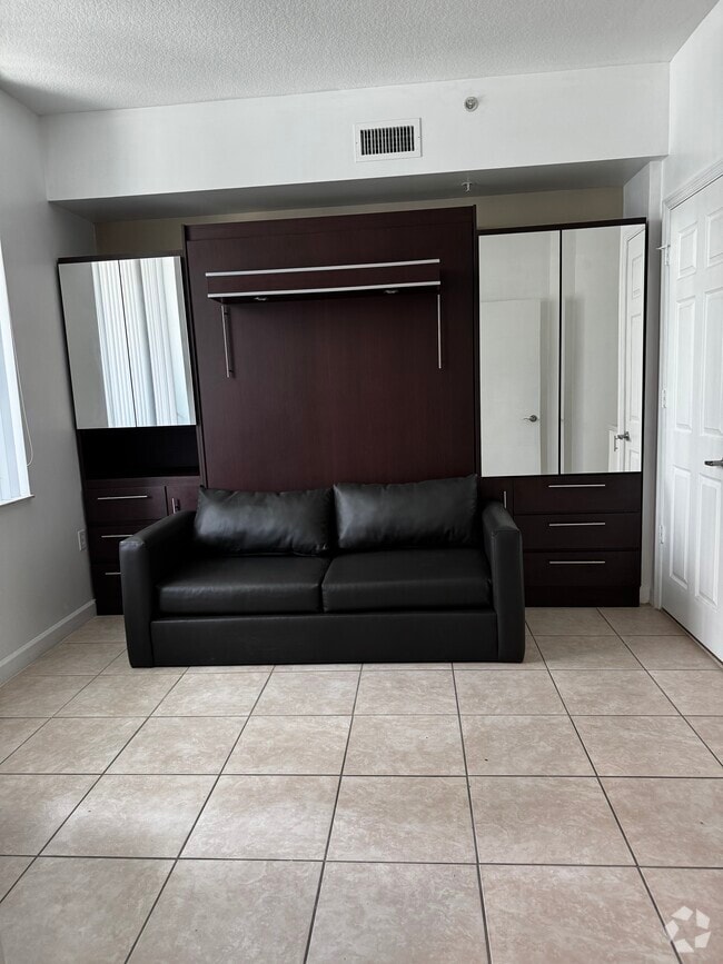 Building Photo - 2150 Van Buren St Rental