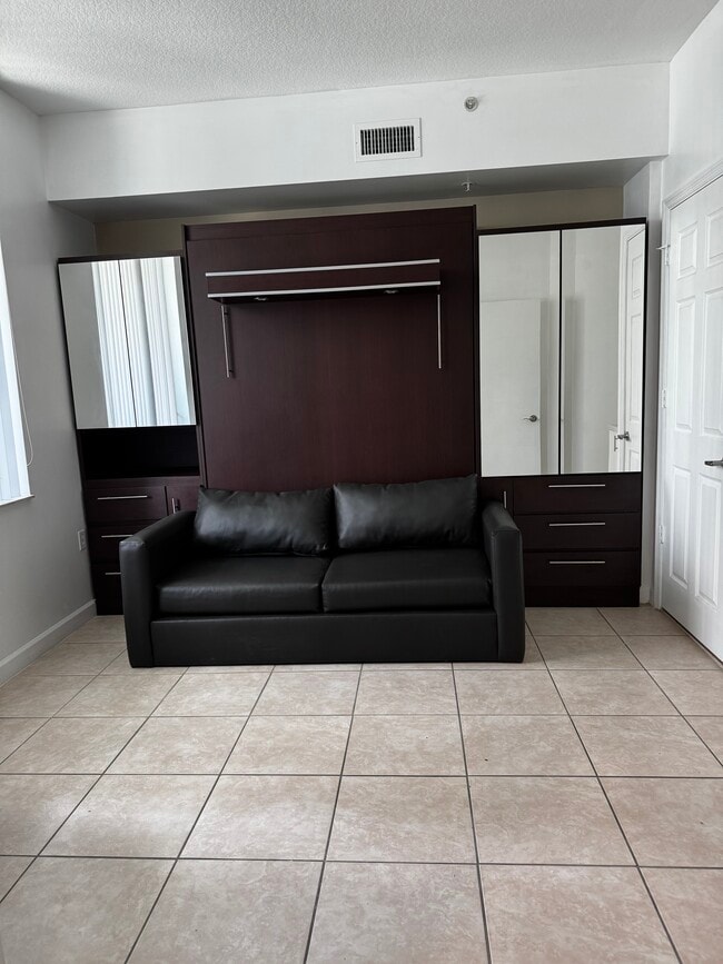 Building Photo - 2150 Van Buren St Rental