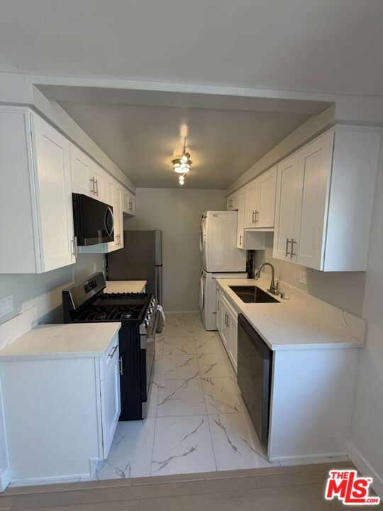 Photo - 7607 Norton Ave Unidad Front