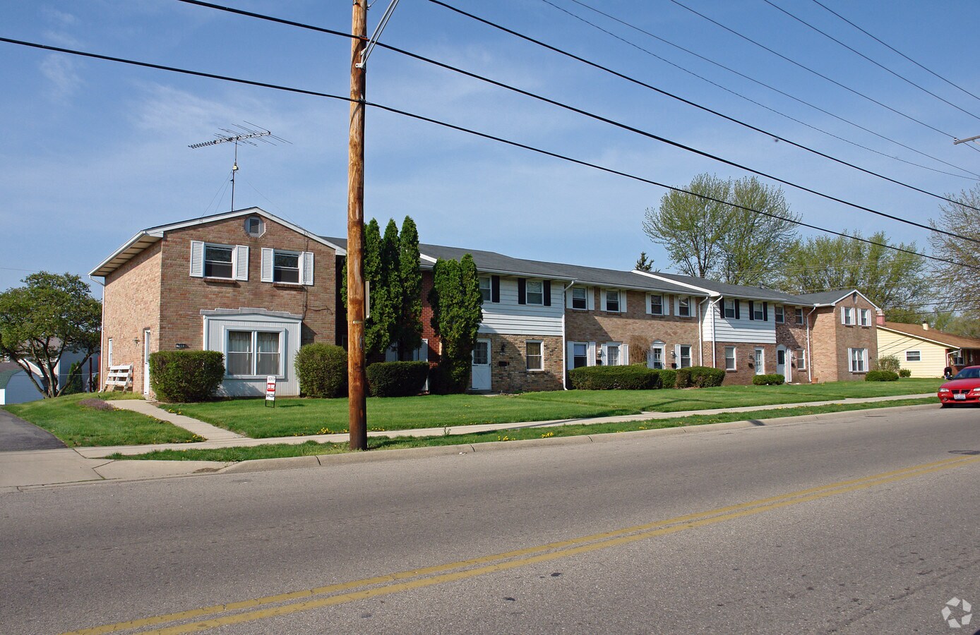 Photo - 744-758 W Lake Ave Apartments