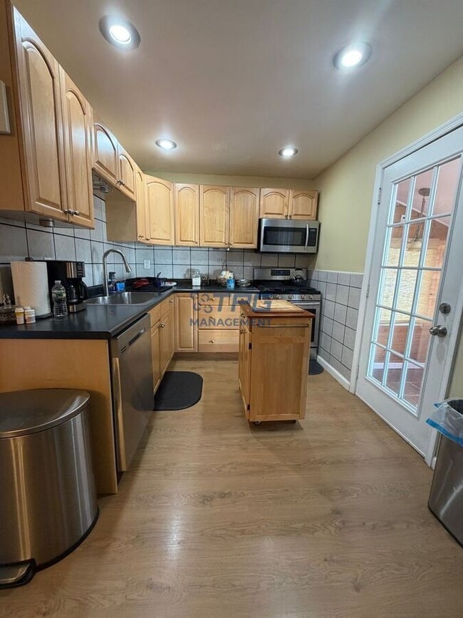 Photo - 8 Windsor Dr