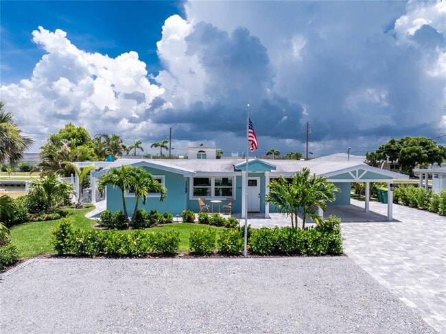 Building Photo - 1265 Holiday Dr Rental