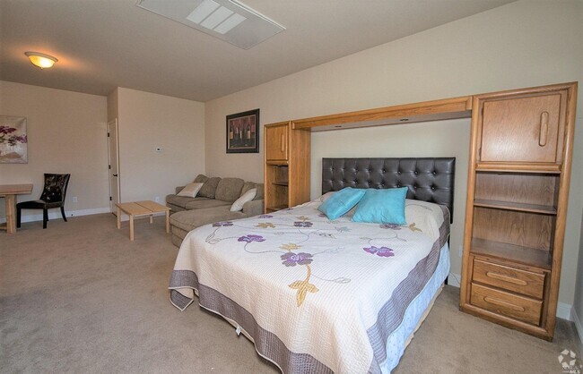 Building Photo - 1376 Gordon Ln Unit Granny Rental