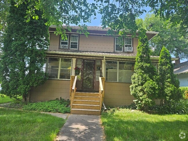 Building Photo - 1102 14th St N Unit 2 Rental
