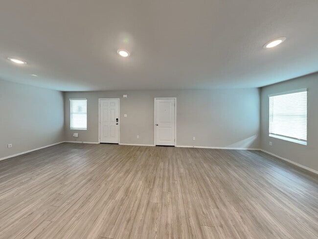 Photo - 7310 Adaja Riv