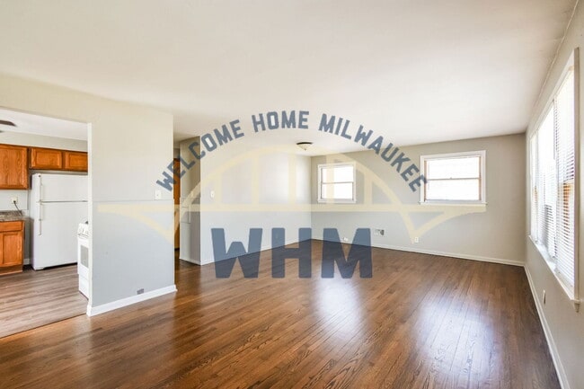 Photo - 5921 N 69th St