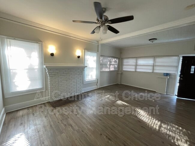 Photo - 1111 James Ave S