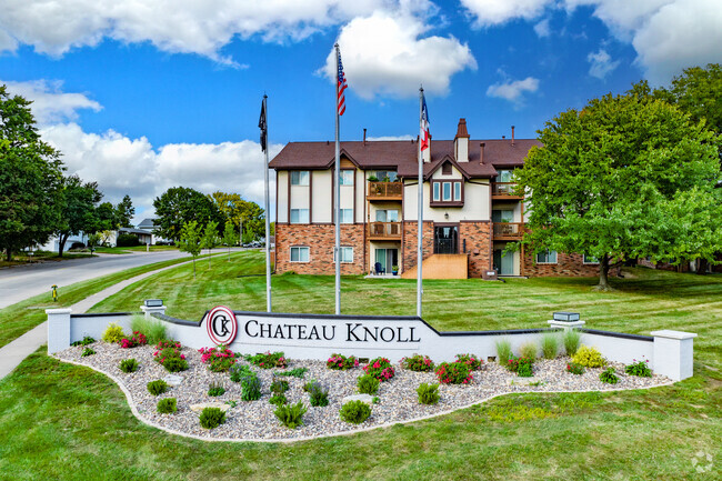 Building Photo - Chateau Knoll Rental