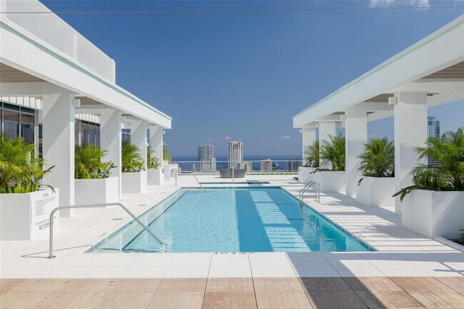 Photo - 777 3rd Ave N Unidad 1104