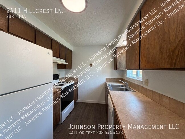 Photo - 2411 Hillcrest Ln
