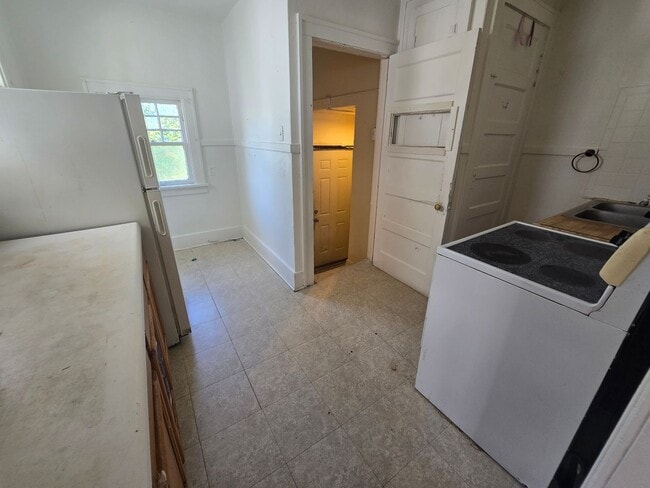 Photo - $1200 - 3 Bed 1 Bath Home