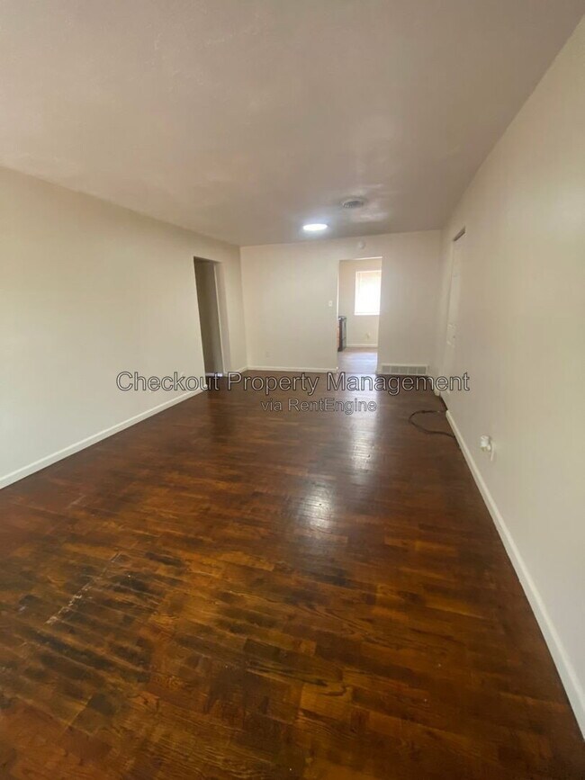 Photo - 9931 Sloane Square Unit C
