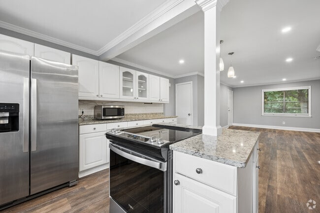 2BR, 2BA - 1,000SF - Kitchen