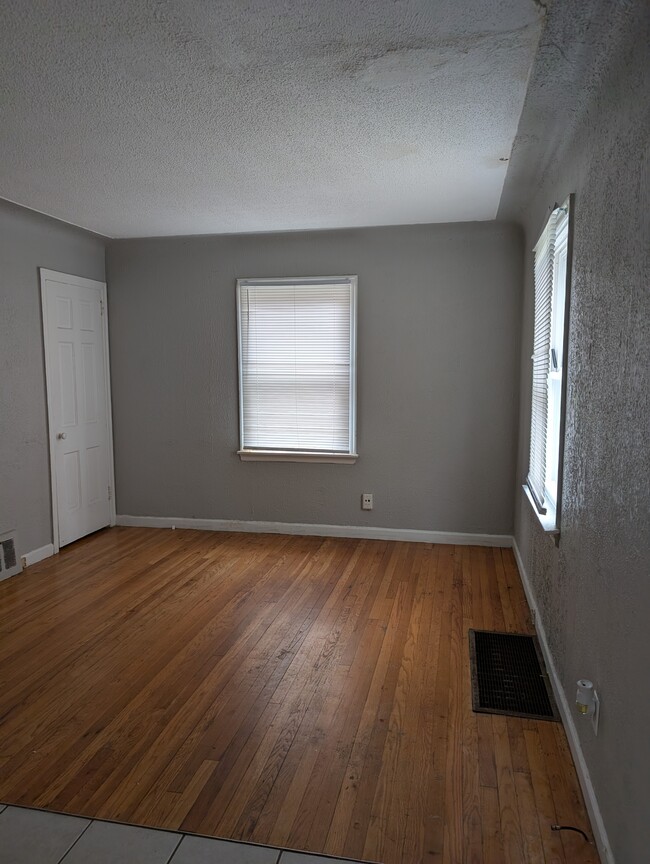 Photo - 12084 Vaughan St