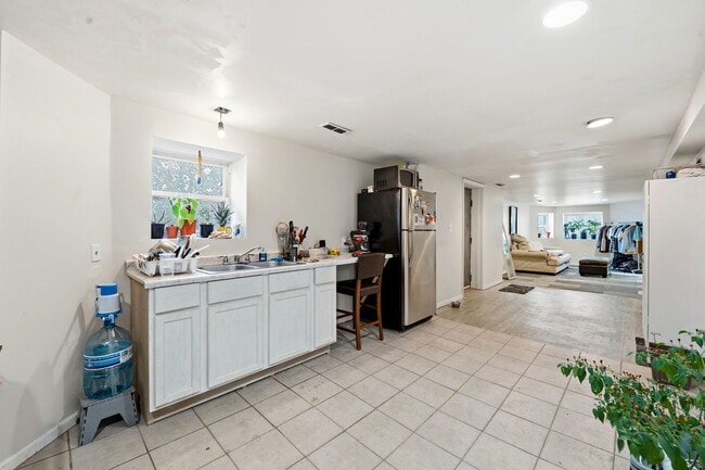 Photo - 1637 S St Louis Ave