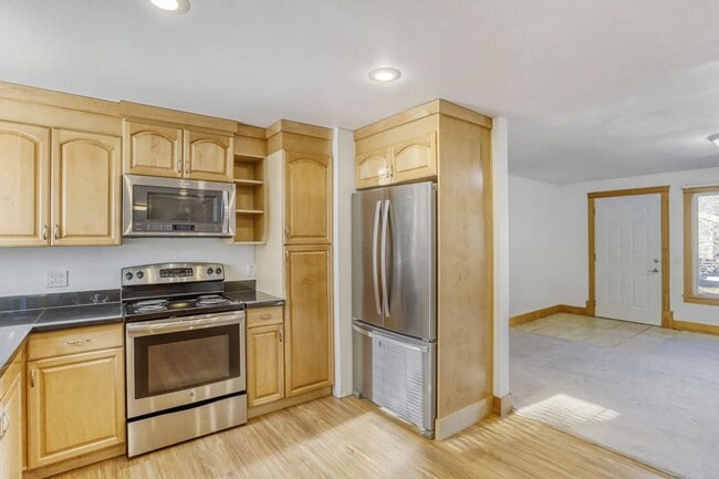 Photo - Amazing 3bed/1.5bath with Attached Garage in Kirkland!