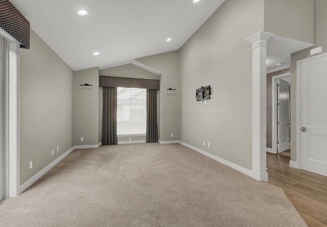 Photo - 2060 Lakeland Way