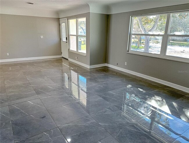 Photo - 9 N Aurora Ave