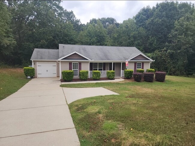 Photo - 215 McKenzie Dr House