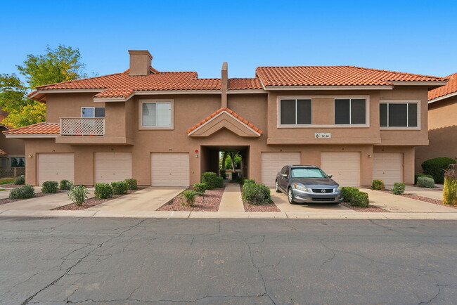 Building Photo - 1633 E Lakeside Dr