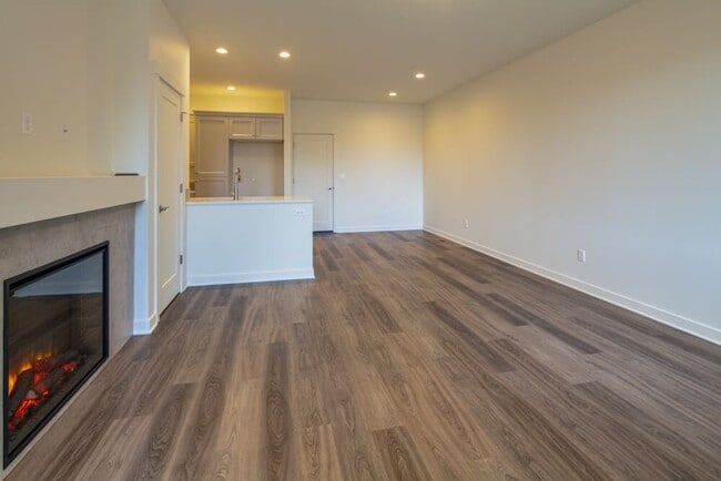 Photo - End unit Pahlish Townhome!