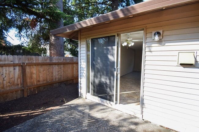 Photo - Single Level 2-Bedroom Apartment in the Mo... Unidad 933