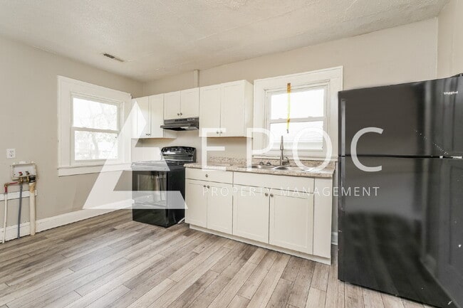 Photo - 305 Burtner St