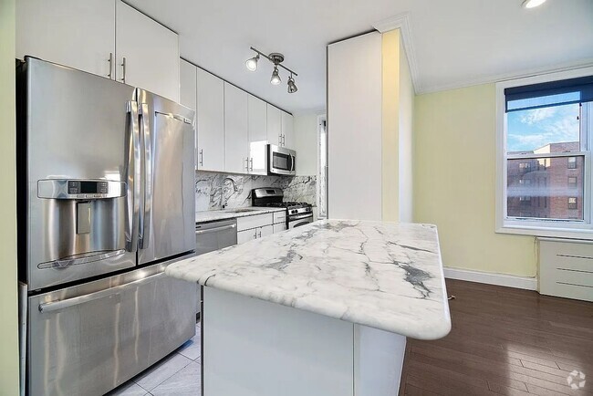 Building Photo - Fully Renovated 1 Bedroom 1 Bathroom  Avai... Unit 6B Rental