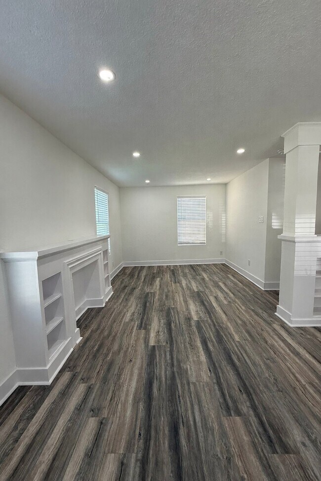 Photo - 705 Stanford St