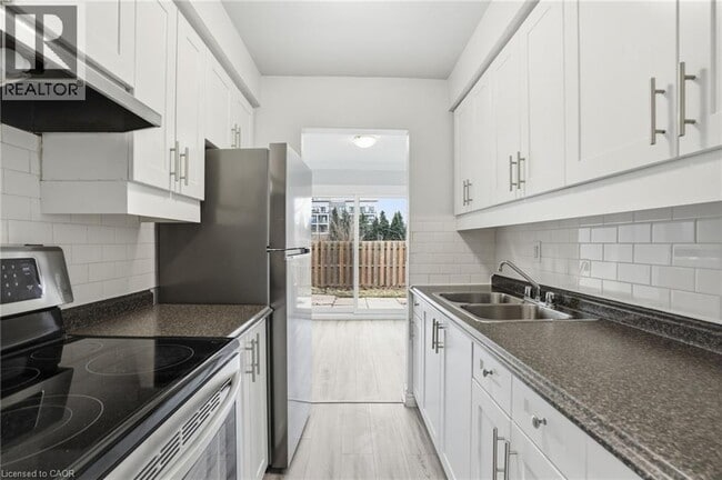 Photo - 125 Limeridge Rd W