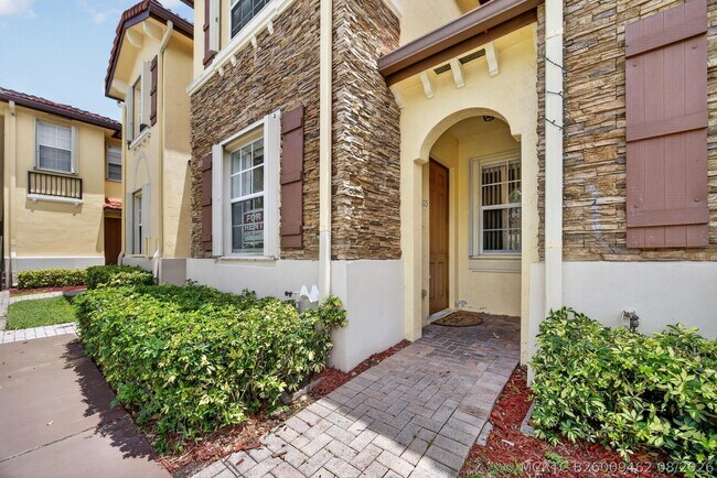 Photo - 1575 NE 33rd Ave