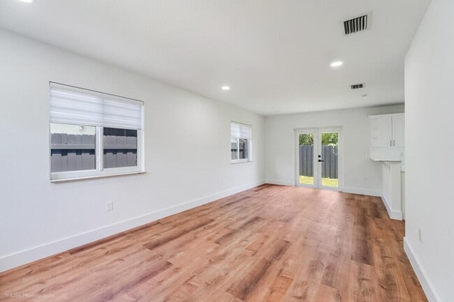 Photo - 1293 NW 38th St