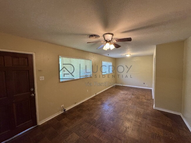 Photo - 3038 Lakewood Dr