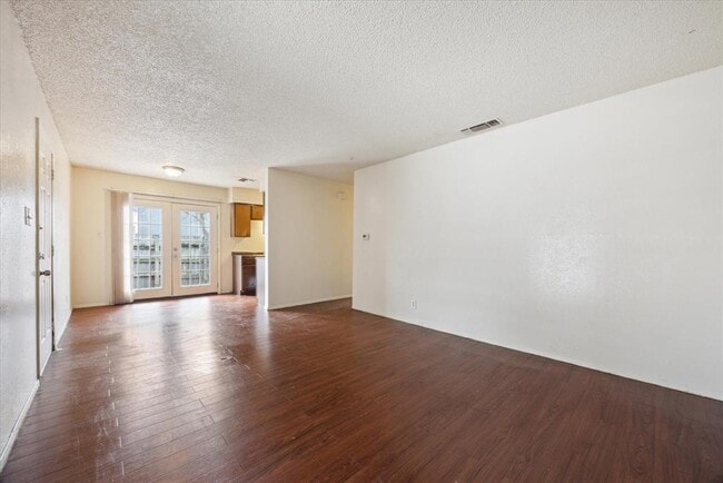 Photo - 5902 Harwill Cir